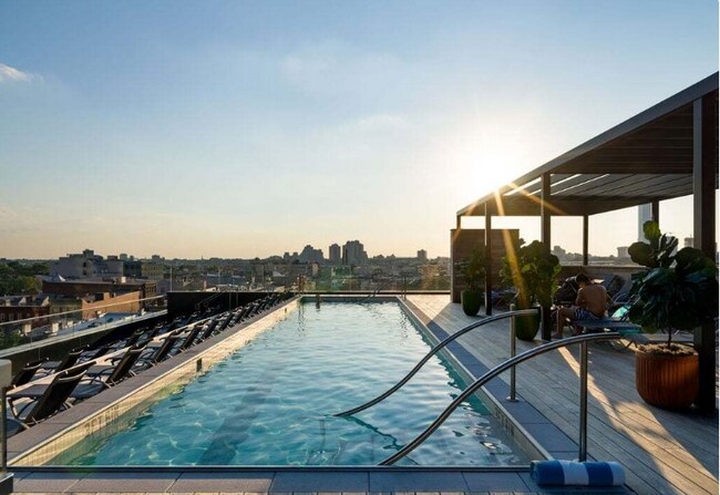 Foto del edificio - 355 Marin Blvd