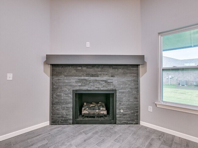 Building Photo - 1ST MONTH FREE