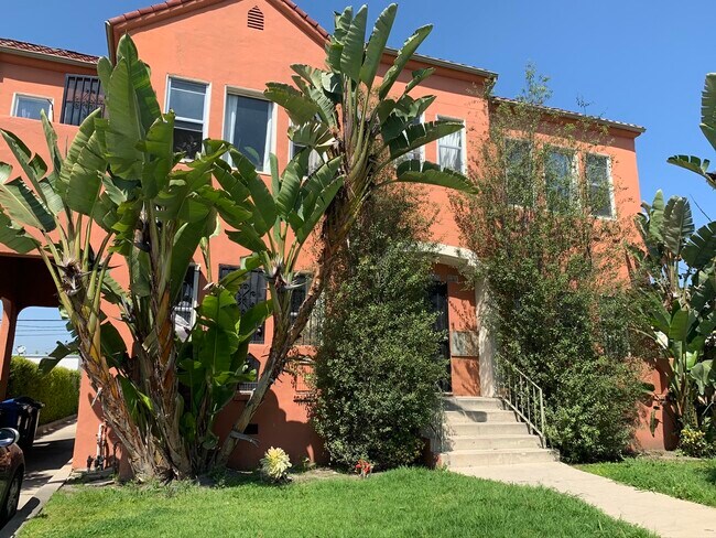 Building Photo - 2203 S Harcourt Ave