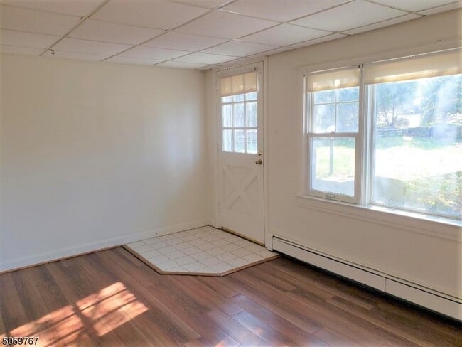 Building Photo - 51 Iroquois Ave