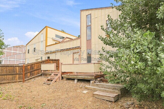 Building Photo - 8917 E Chenango Ave