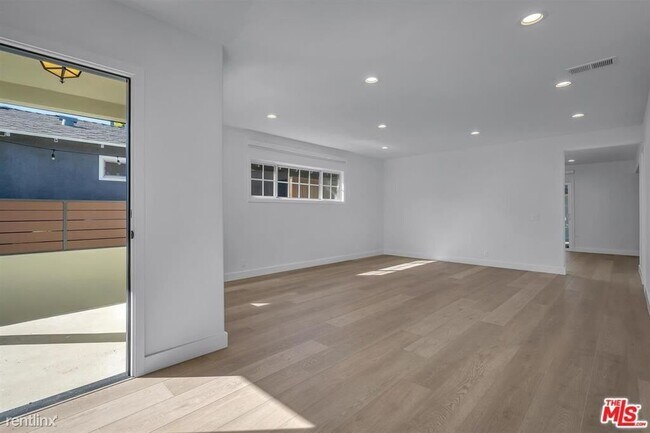 Building Photo - 3 br, 2 bath House - 927 Burrell St