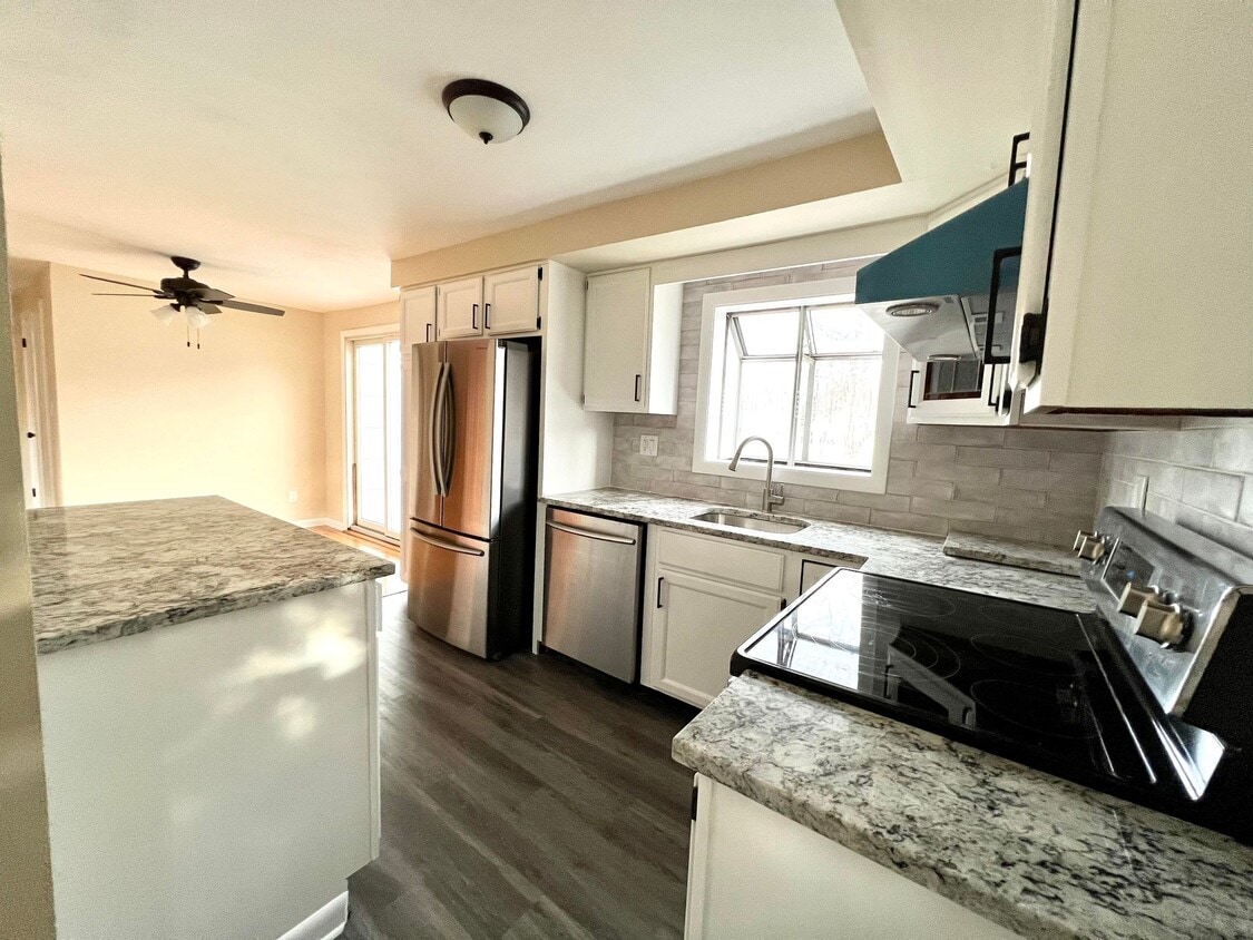 Kitchen - 15 Wildwood Dr