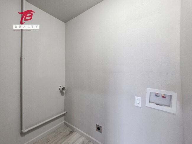 Foto del edificio - Charming and Newly Renovated 4-Bedroom Hom...