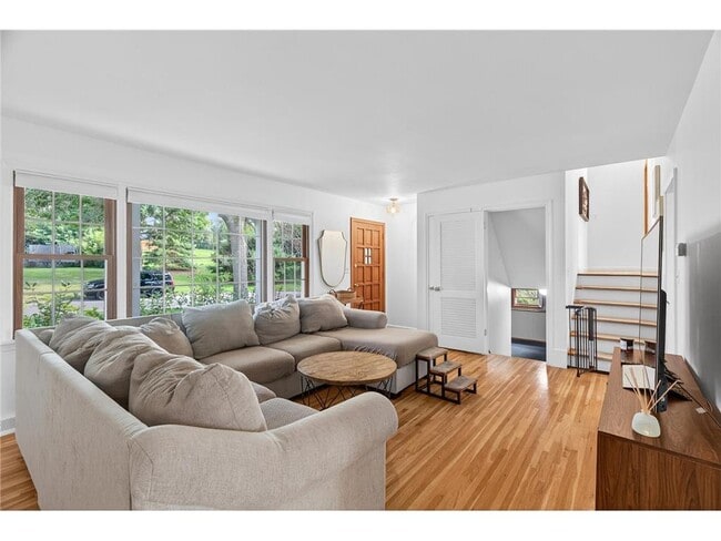 Building Photo - 16318 Temple Dr S
