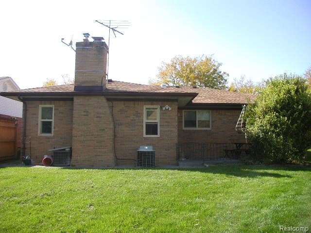 Building Photo - 2952 Sylvan Dr