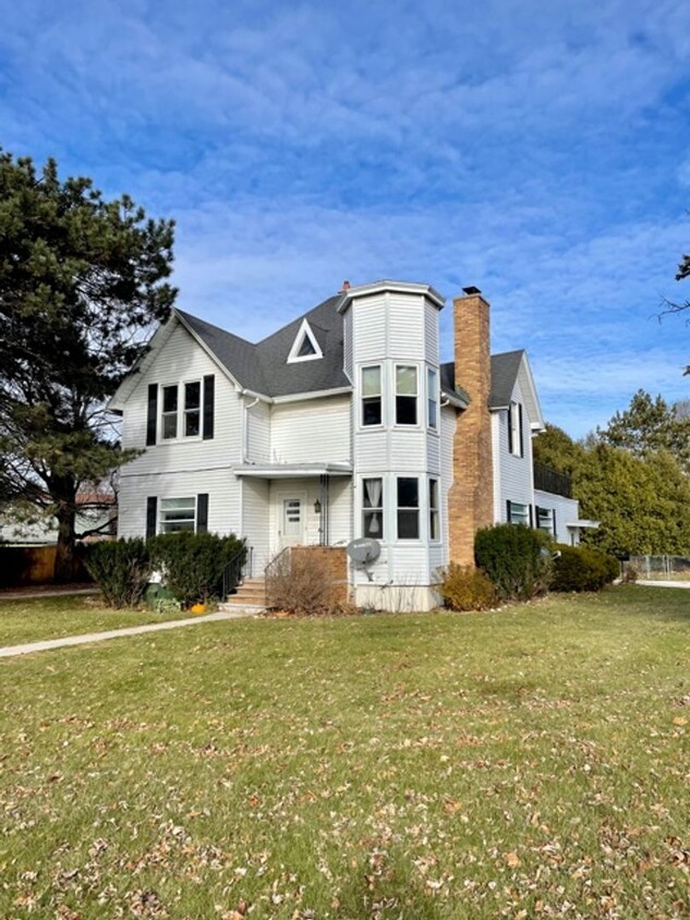 Primary Photo - 2707 Forest Ave
