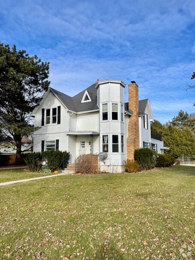 Building Photo - 2707 Forest Ave