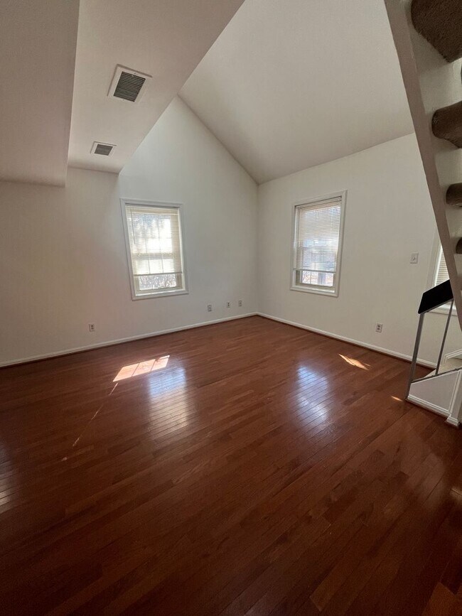 Foto del edificio - 1413 E Abingdon Dr