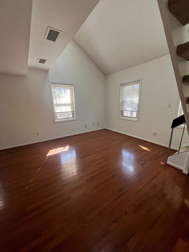 Building Photo - 1413 E Abingdon Dr