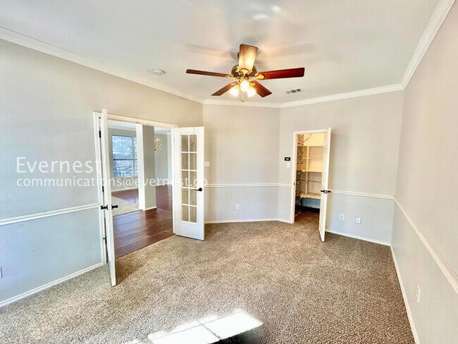 Foto del edificio - 5 Bed/3.5 Bath Home with Fenced Yard & Garage / Pet-Friendly / Vouchers Accepted