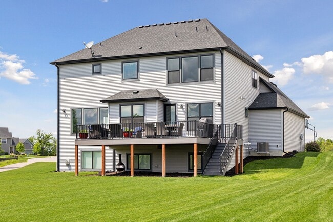 Building Photo - 2275 Lakeshore Point Dr N E