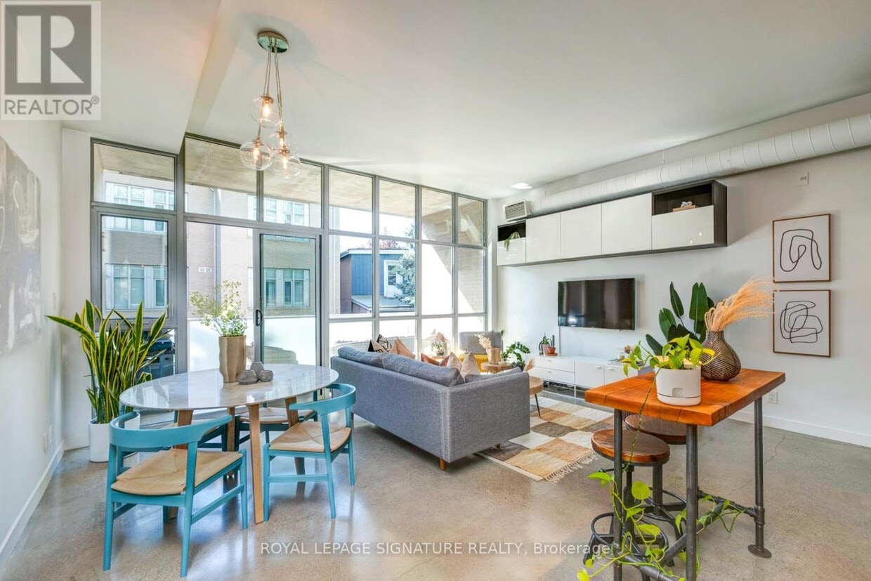 Primary Photo - 52 Sumach St