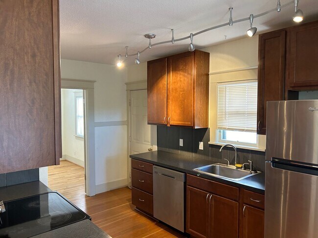 Building Photo - Updated Vintage Home