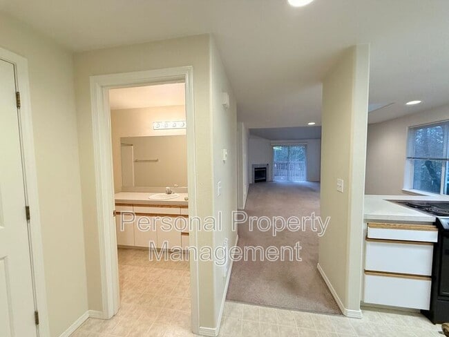 Building Photo - 2015 SE 114th Ct