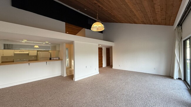 Building Photo - Quaint and Cozy 2-Bed 2- Bath 2nd Floor Condo – The Perfect Blend of Comfort and Style!