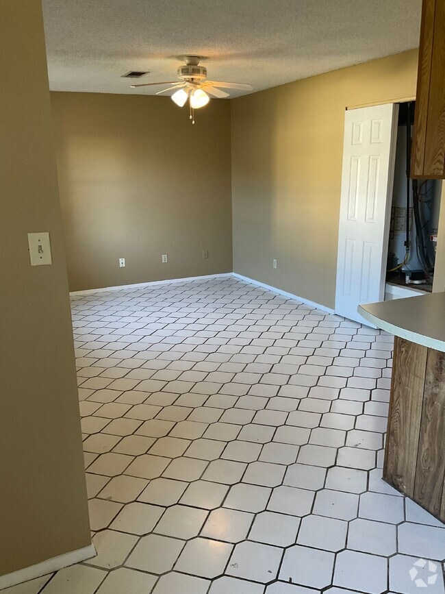 Building Photo - 695 Jill St