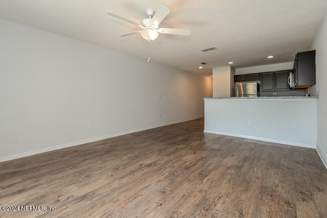 Building Photo - 541 EISEMAN Way