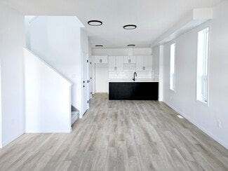 Building Photo - 11633-11688 88 St