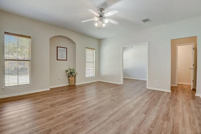 Foto del edificio - 328 Regency Dr