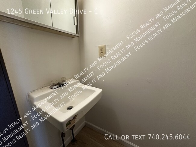 Building Photo - 1245 Green Valley Dr