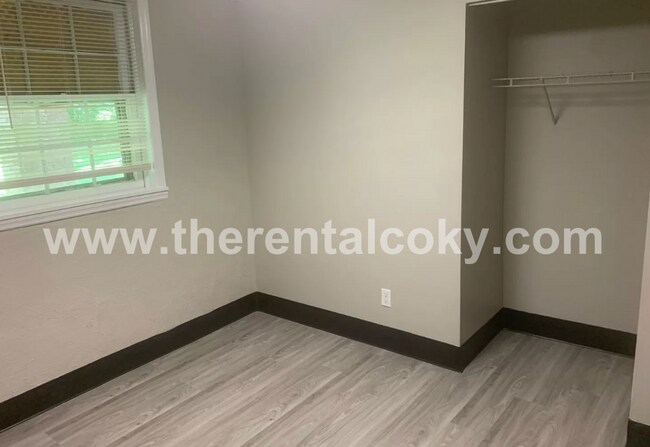 Building Photo - 105 Meadowlark