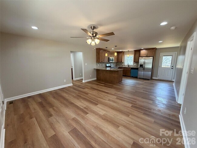 Foto del edificio - 1296 Micol Rd