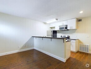 Building Photo - 2302 East Side Dr