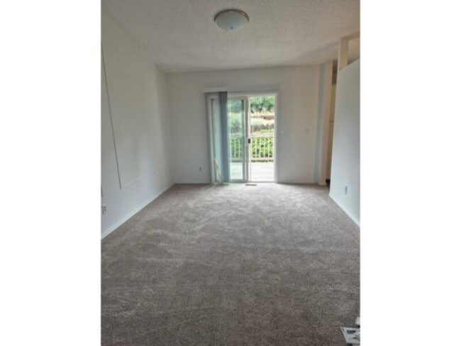 Building Photo - Single Family Home