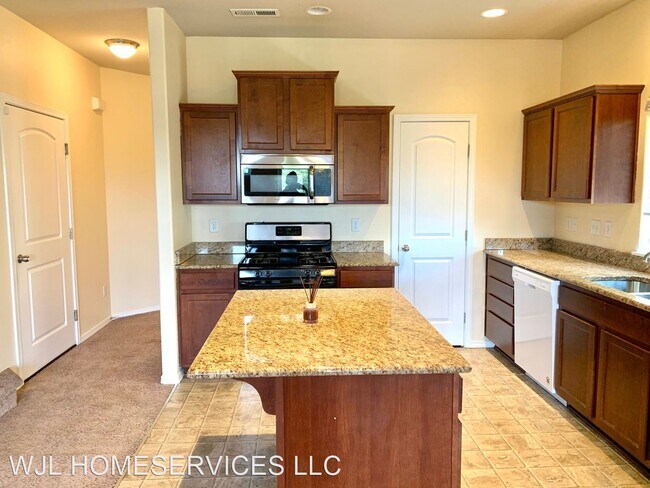 Building Photo - 5 br, 3.5 bath House - 11708 64th Ave S