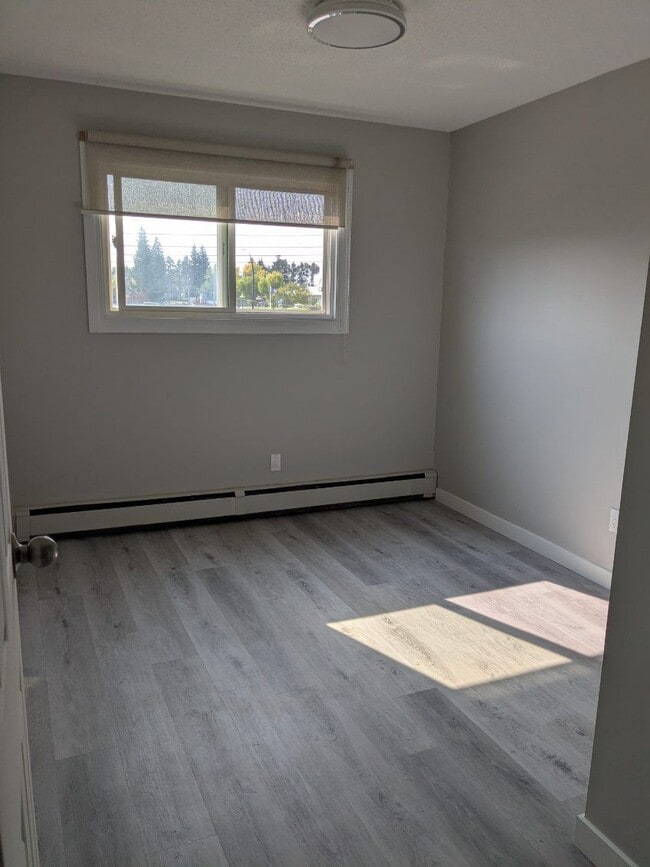 Building Photo - 5203-352 52 St