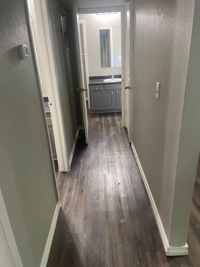 Foto del edificio - 2411 E 55th Pl