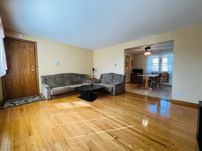 Building Photo - 5850 W 55th St