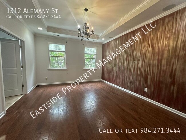 Building Photo - 1312 Alemany St
