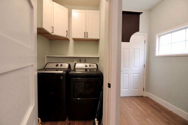 Building Photo - Columbia City Triplex