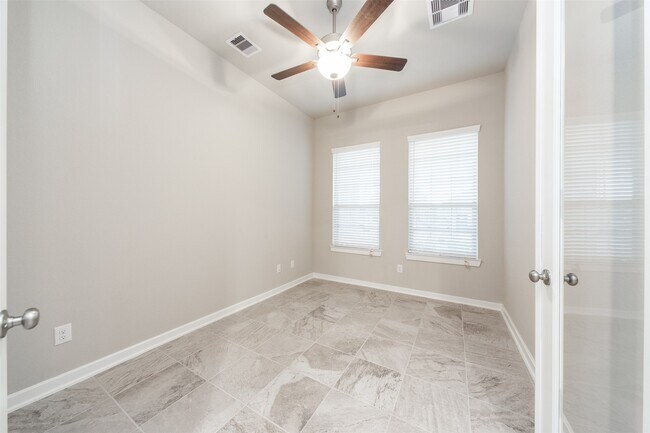 Foto del edificio - 8706 Fox Trail Dr