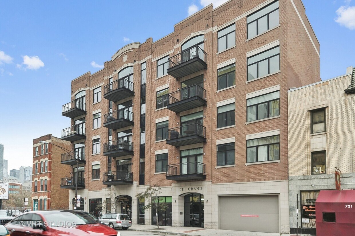 Primary Photo - 711 W Grand Ave