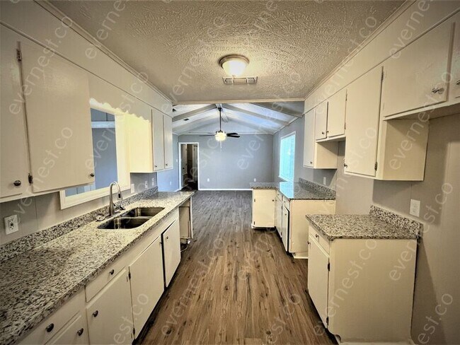 Building Photo - 3632 Old Brandon Rd