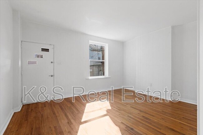 Building Photo - 1806 Cottage Pl