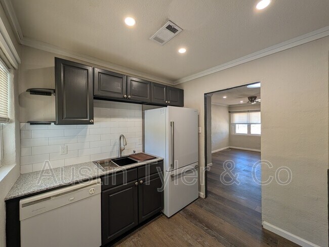 Foto del edificio - 2998A Smith St