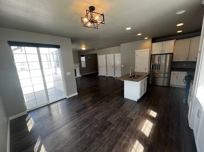 Foto del edificio - Spacious 3-Bedroom Home in Prime Lehi Loca...