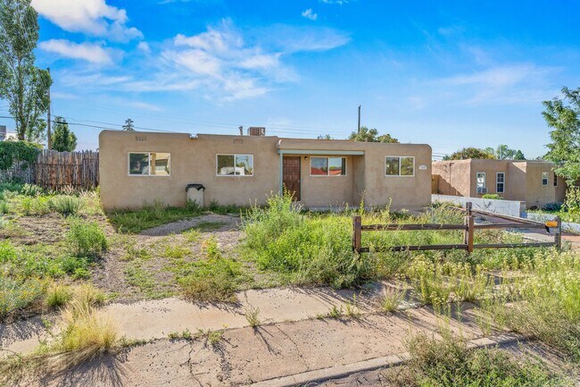 Building Photo - Charming Home on Valerie Circle