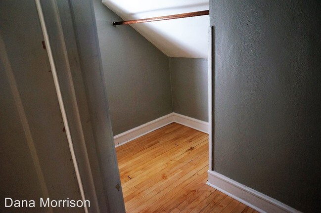 Foto del edificio - 2 br, 1 bath Apartment - 330-332 N 12th Ave E