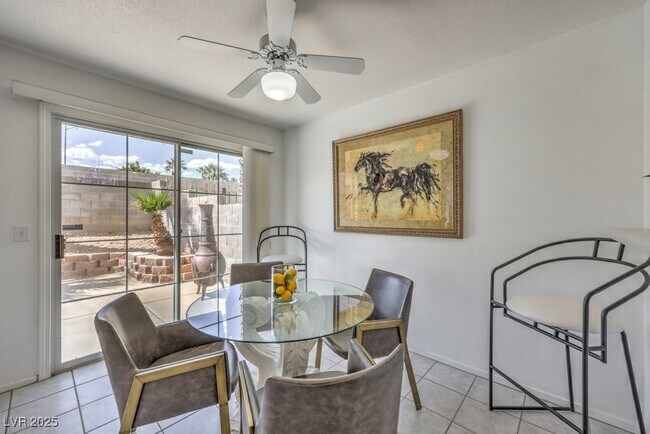Foto del edificio - 825 Radiant Star St