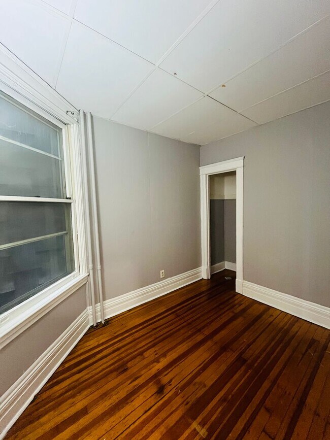 Foto del edificio - 223 Western Ave