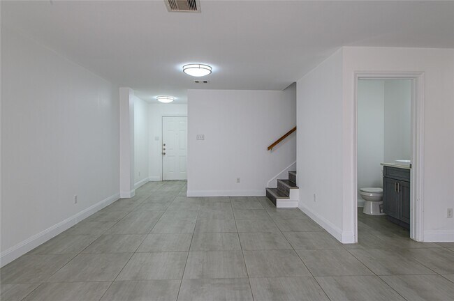 Foto del edificio - 3421 Twp Grove Ln