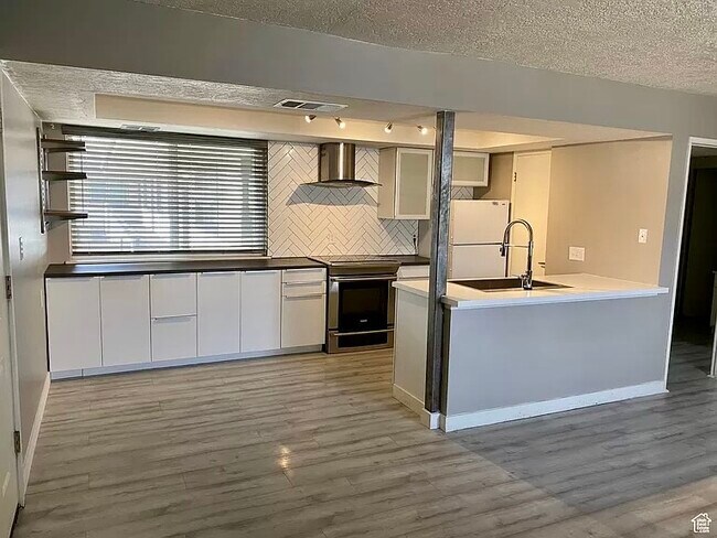 Photo - 1555 E 3900 S Apartment