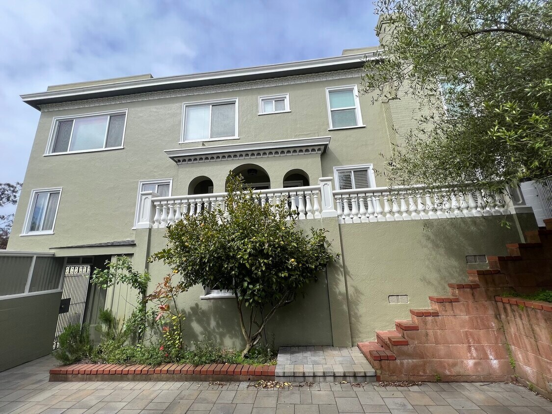 Foto principal - 1650 Portola Dr