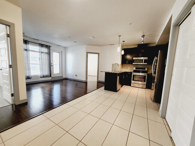 Photo du bâtiment - 5151 Windermere Blvd