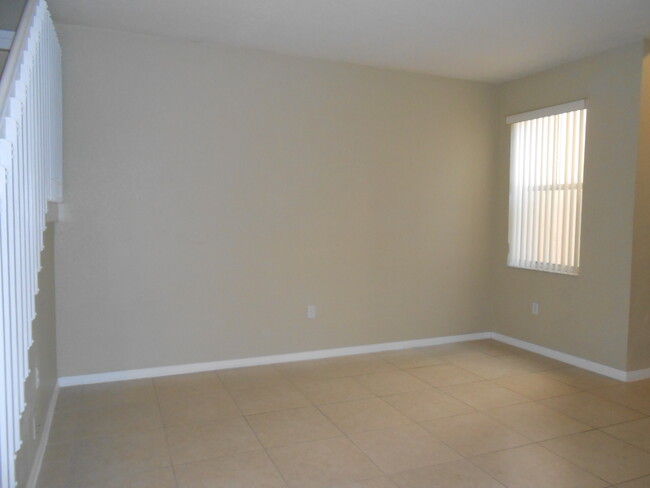 Living room - 12470 SW 122nd St